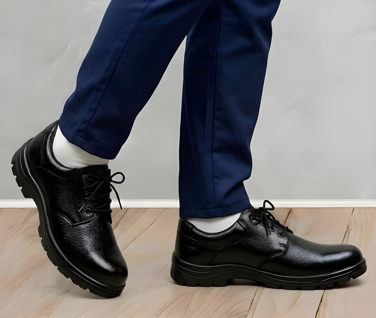 WUGO Men's Steel-Toe Industrial Safety Shoes - Black