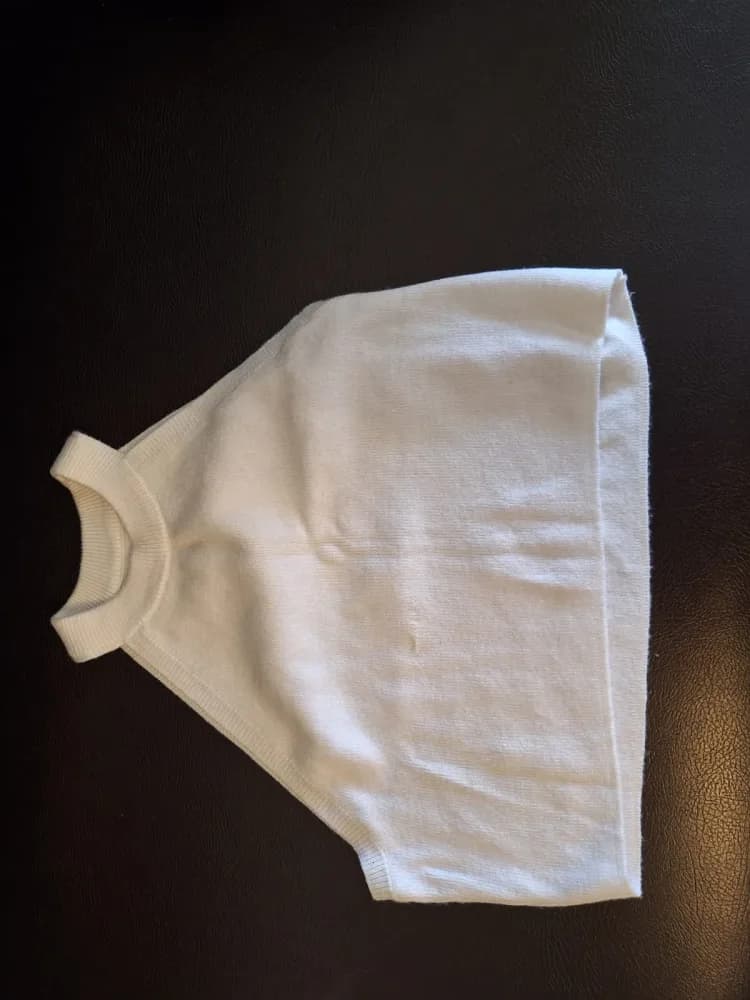 White round neck